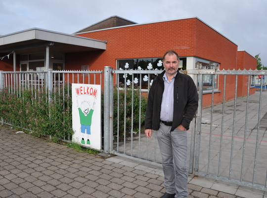 Verantwoordelijkheid en dialoog komen de Harelbeekse leerlingen ten goede. Patrick Claerhout, schepen van Onderwijs